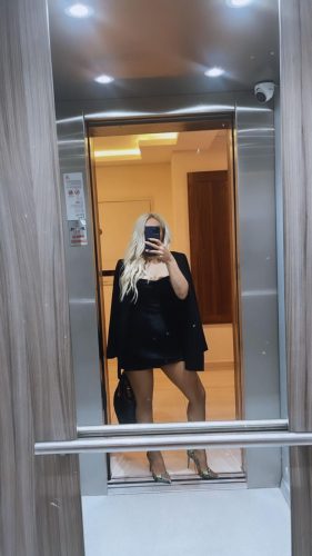 Klitoris'ini Okşatmaya Bayılan Sarıyer Escort Çiğdem